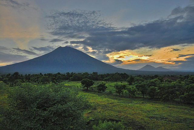 agung.jpg