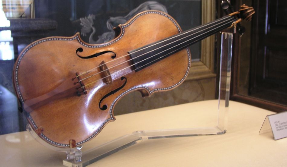 Biola Stradivari.jpg