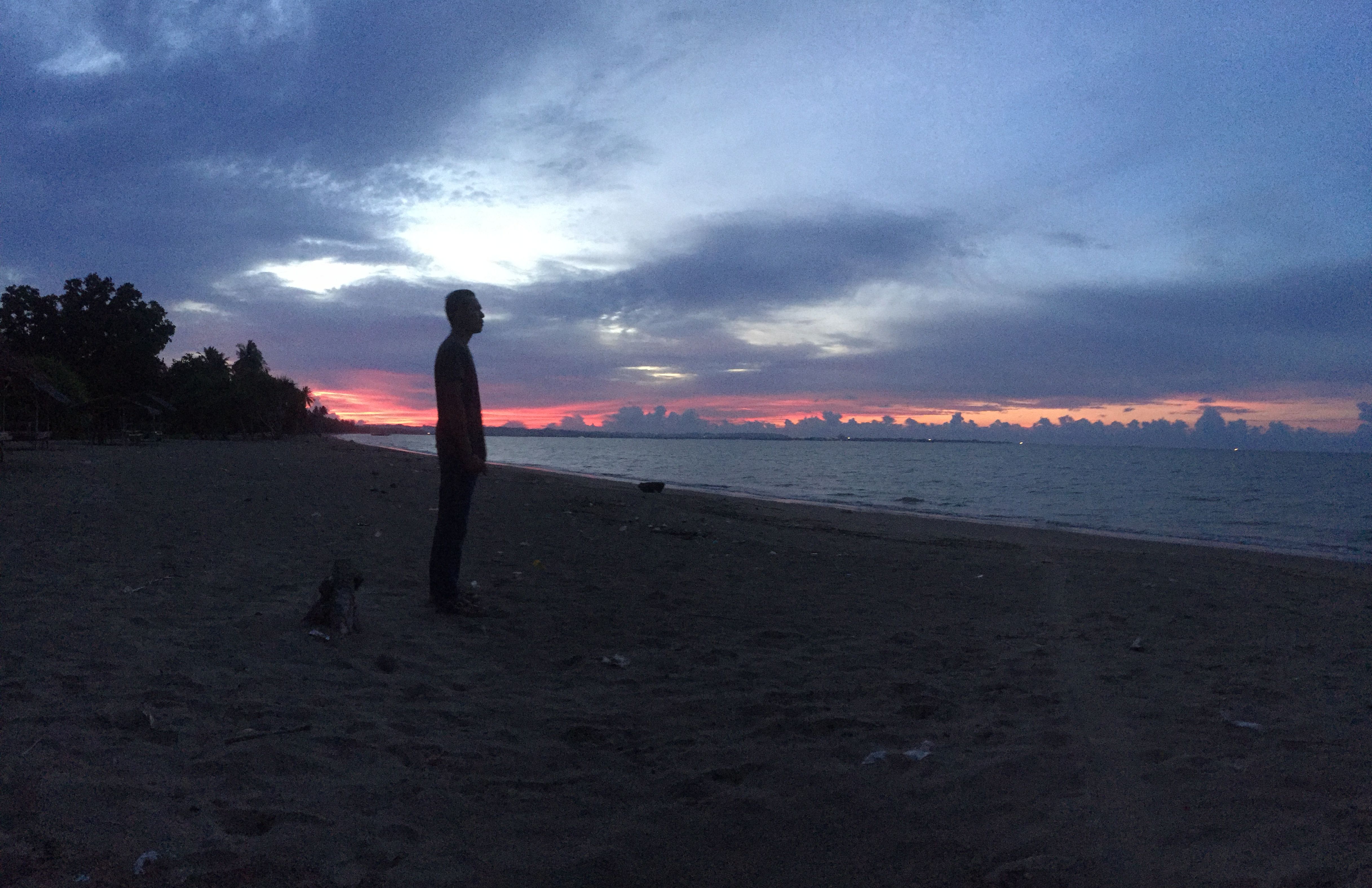 The Beauty Of Sunset In Lancok Beach Keindahan Terbenamnya