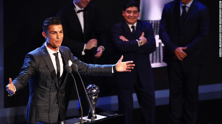 Cristiano Ronaldo Beats Lionel Messi To Win Best Fifa Men S Player