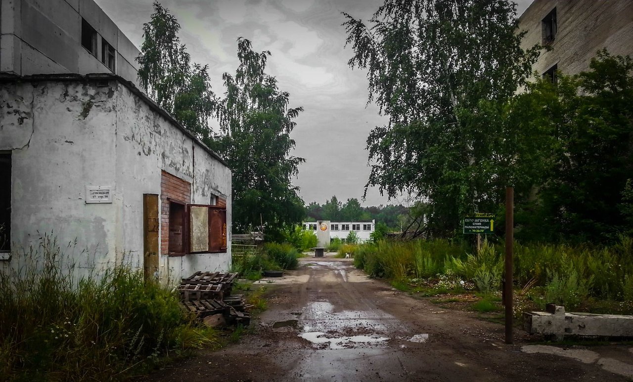 База ссср. Таурай военный городок Литва. Военный городок заброшенный дом. Военный городок Ярково заброшенный. Заброшки 56135 военный городок.