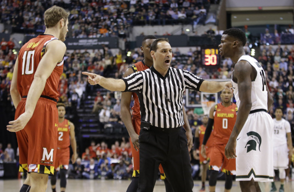 Двойной баскетбол. Двойное в баскетболе. How many referees are there in a Basketball Match.