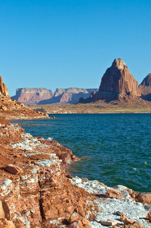 The long red rocks on the lake powell canyons.JPG
