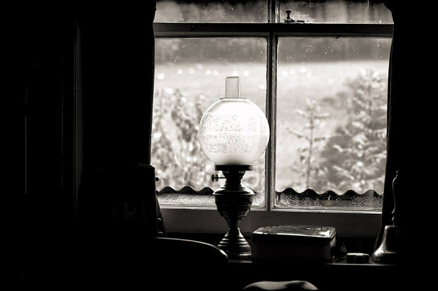 oil-lamp-488306_1280.jpg