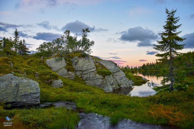 norway_mountain_lake.jpg