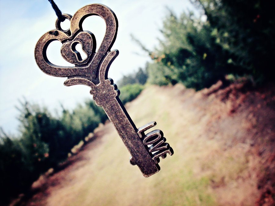 Ключ картинка. Любовь и ключик. Ключик от сердца. Ключ любви. Ключ к сердцу.
