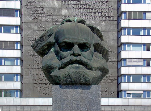 karl-marx-ensemble-1396080_1920.jpg