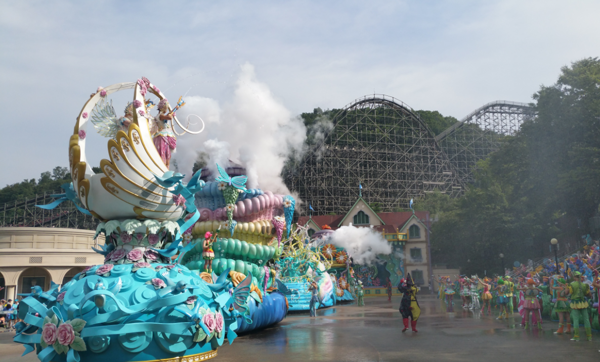 Everland seoul. Сеул парк аттракционов Everland. Эверленд Сеул аттракционы. Южная Корея парк Эверленд. Парк аттракционов в Корее Эверленд.