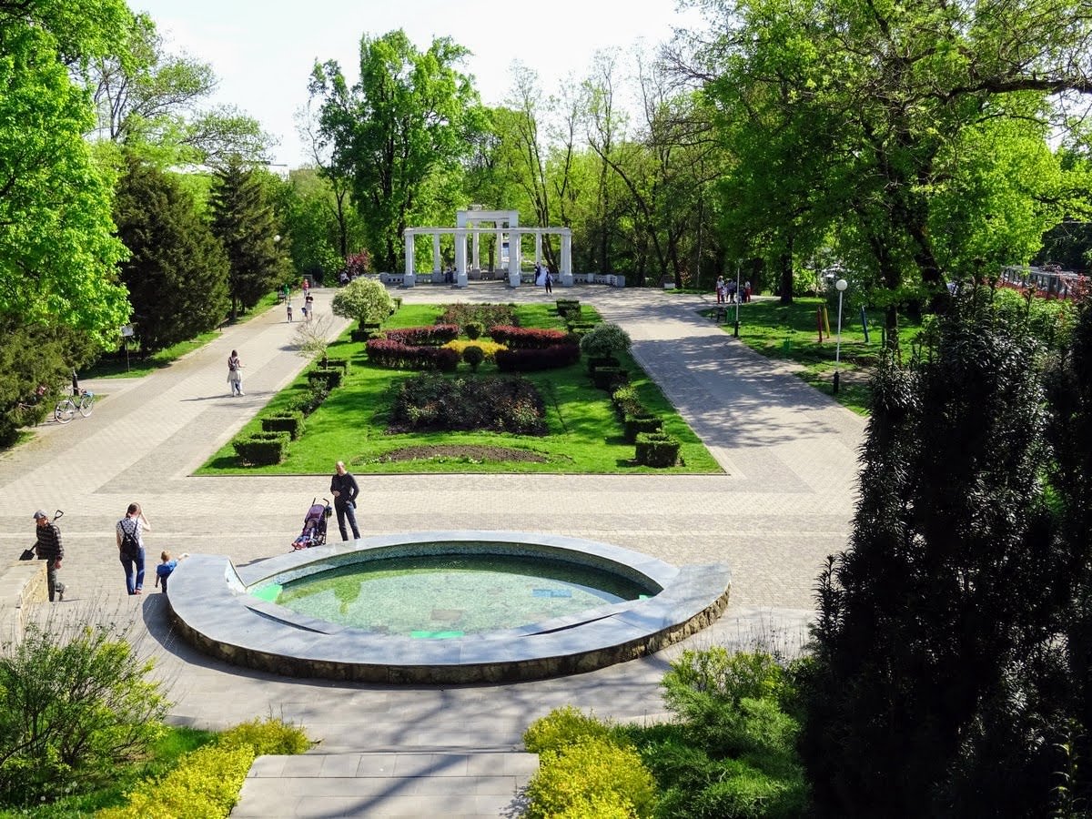 Название парка. Сквер Краснодар. Центральный парк Краснодара. Центральный Ботанический парк Краснодар. Парк Пушкино Краснодар.