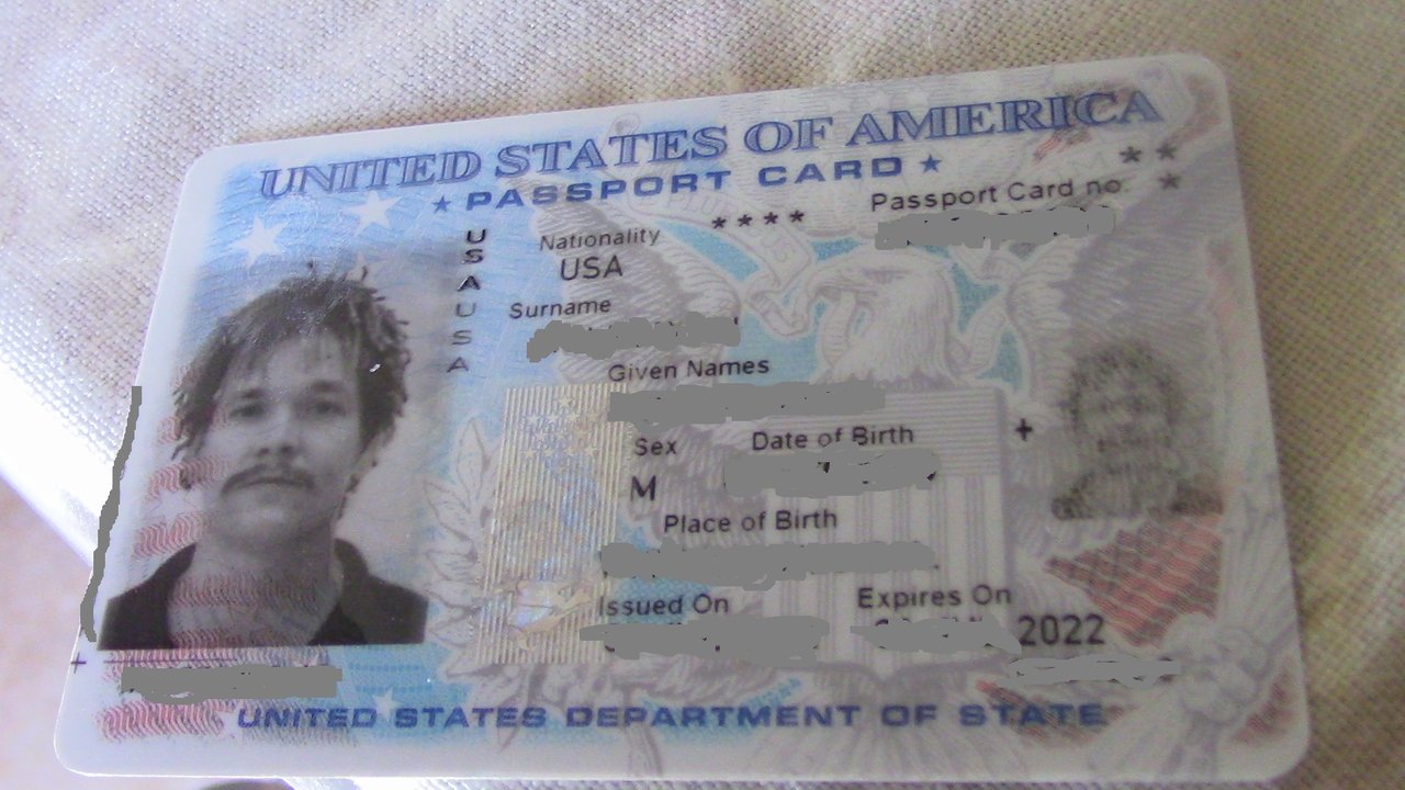 Passport issued date. Паспорт Багамских островов. Паспорт гражданина Багамских островов. Us Passport Card. Passport Card USA.