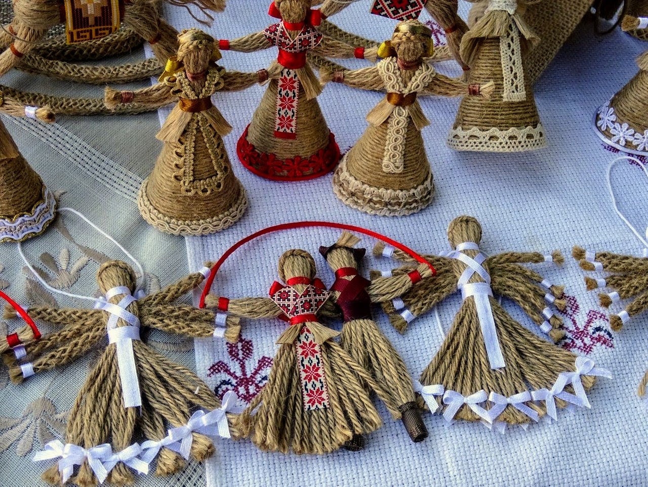 Кукла из подручных материалов. Куклы из джута. Сувениры из Мешковины. Сувениры из джута. Народная игрушка оберег.