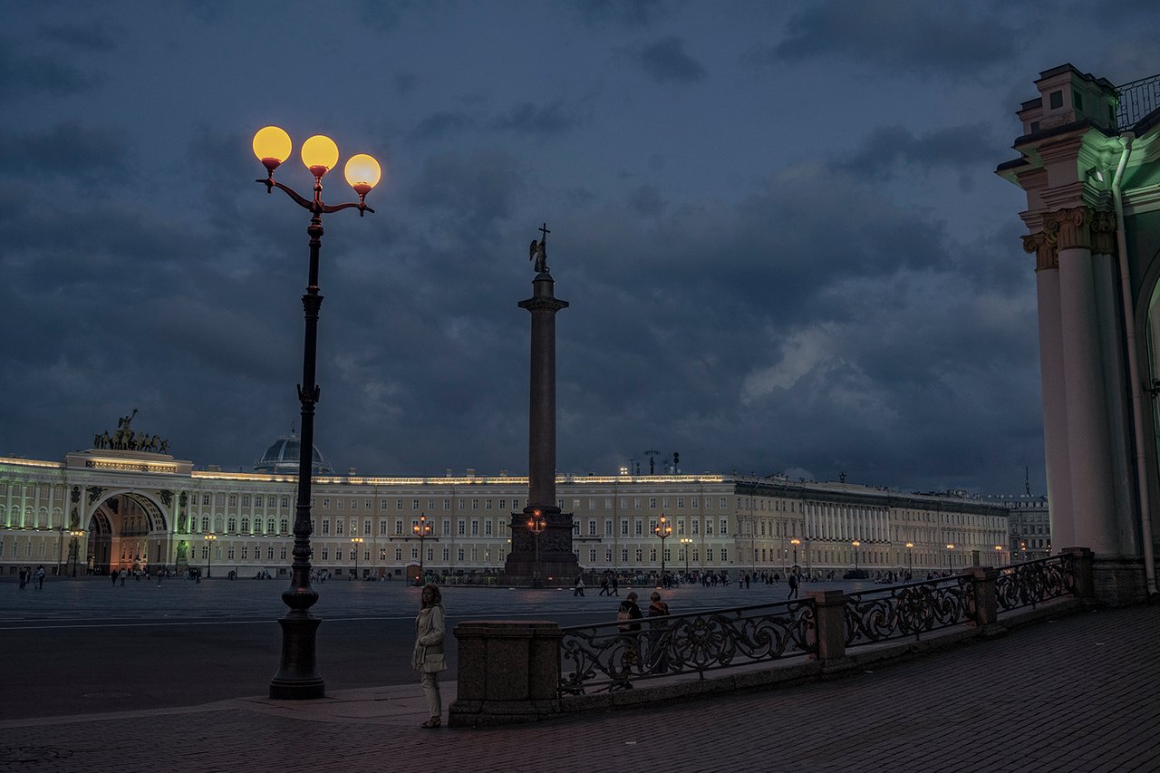 Екатеринбург белые ночи. Дворцовая площадь в Стокгольме. Польша Дворцовая площадь. Дворцовая площадь белые ночи. Дворцовая площадь Вильнюс.