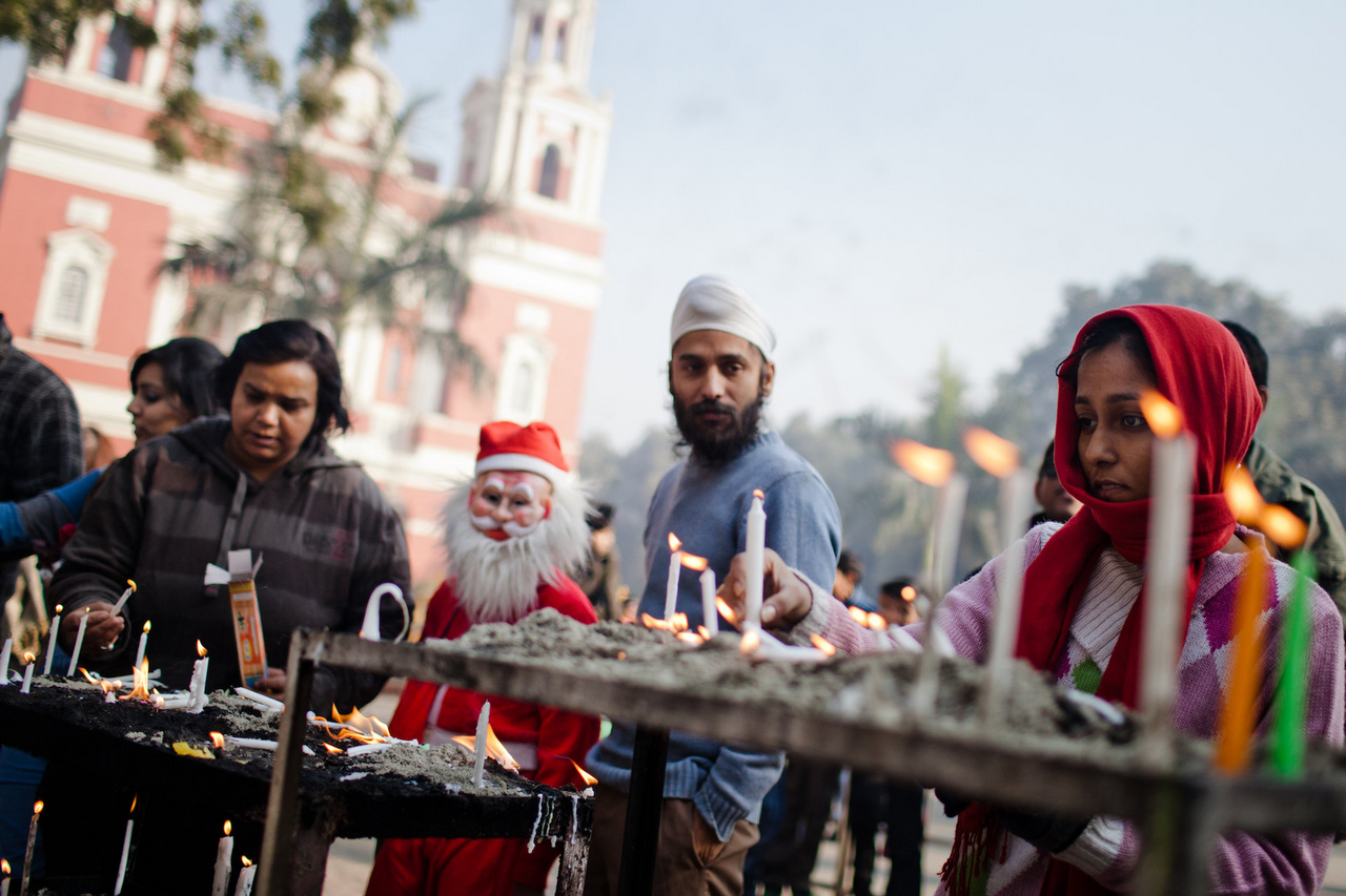 How do people celebrate christmas. Рождество в Индии. Рождество в Аргентине. Празднование Рождества в мире. С Рождеством католическим Индия.