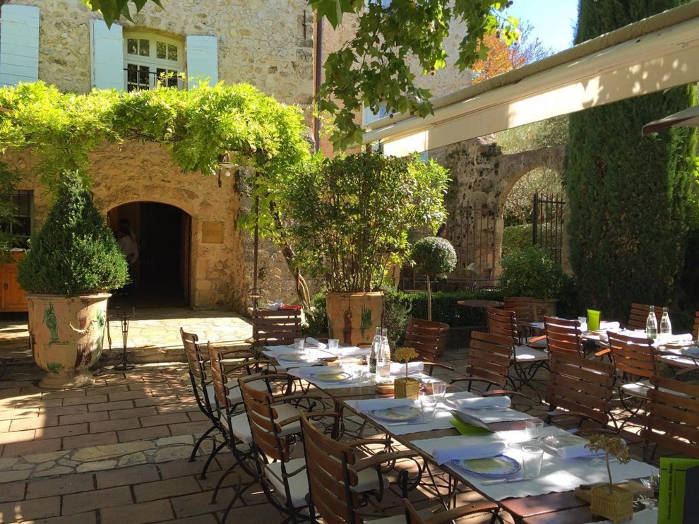 франция аббатство прованс люберон. тоскана отели. лавандовые поля италия тоскана. французская деревня прованс. усадьба семигорье лавандовые поля.