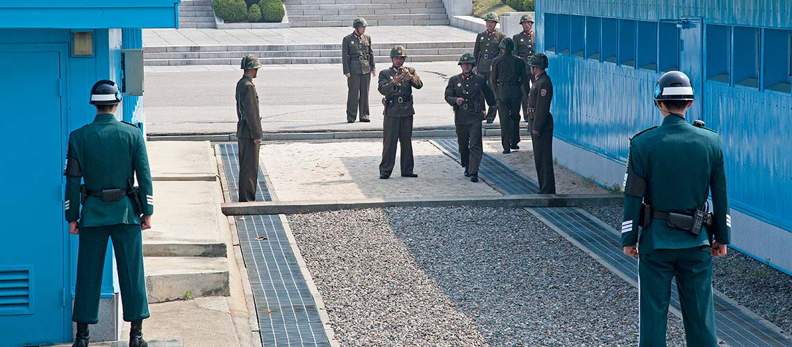 Граница между северной и южной. 38 Параллель граница Кореи. Демилитаризованная зона 38 параллель. Демаркационная линия между Северной и Южной Кореей. Граница Северной и Южной Кореи параллель.