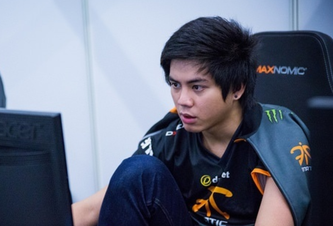 Какого года дота. Джардел "DJ" Джико Мампусти. Fnatic DJ. Pokazs Fnatic Dota. DJ Джико