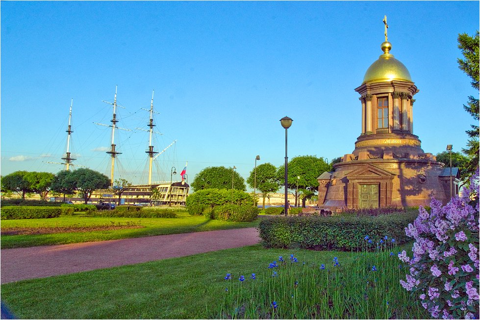 Часовни санкт. Троицкая часовня Санкт-Петербург. Троицкая часовня на Троицкой площади. Петербург Троицкая площадь. Свято Троицкий собор в Петербурге на Троицкой площади.