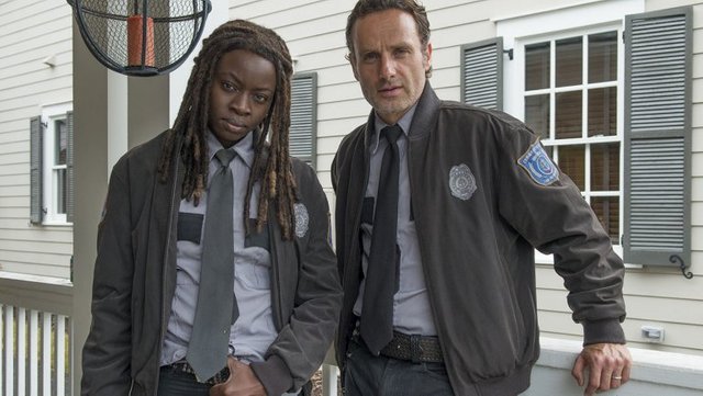 TWD Rick Cop & Black GIrl D0x_1Q8X0AE_4zU.jpg:large.jpeg