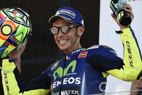 10-31-26-ezpeleta-valentino-rossi-cintai-pekerjaannya-KsAdnkSvGq.jpg