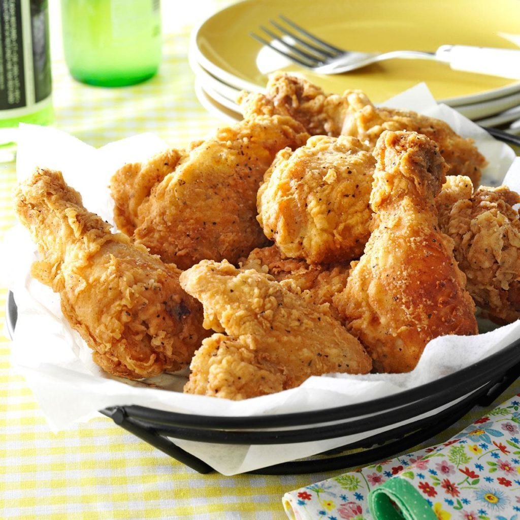 Fried chicken. Чикен крылышки. Фрайд Чикен (куриные бёдрышки во фритюре). Фрайд Чикен крылышки. Жареная Курочка КФС.