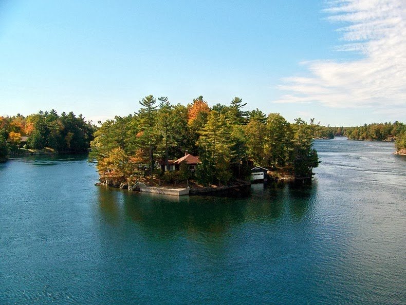 The thousand islands. Река св Лаврентия 1000 островов. Архипелаг 1000 островов Канада. Архипелаг тысяча островов на реке Святого Лаврентия. Река Святого Лаврентия Обитаемый остров.