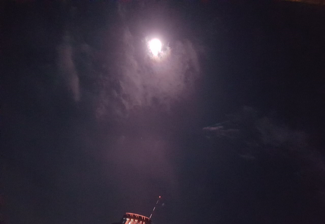 moon.png