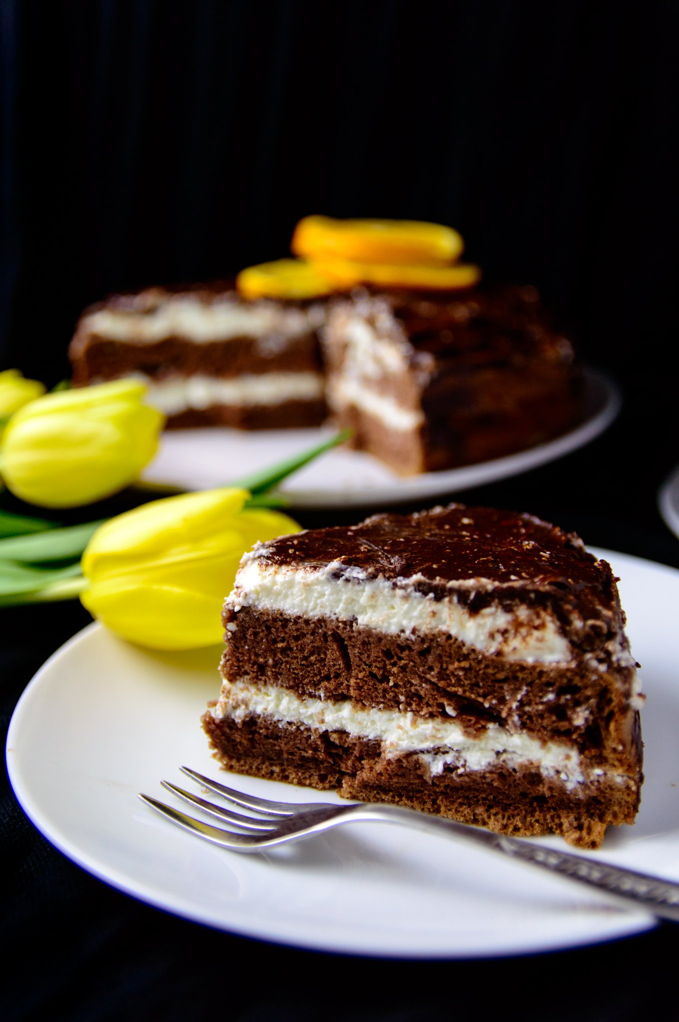 Торты из творожного сыра рецепт с фото. Шоколадный торт. Торт с таороденным свром. Торт с творожным сыром. Творожный крем для торта.