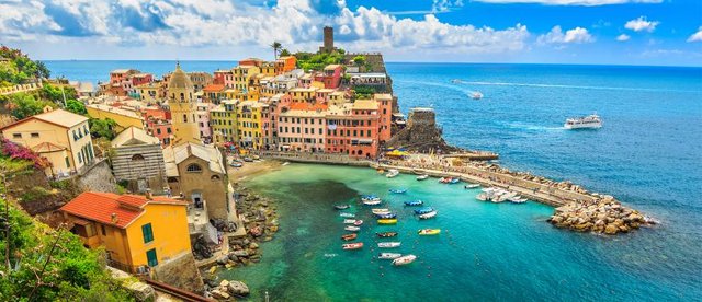stunning_panorama_of_vernazza_and_suspended_gardencinque_terre_national_parkliguriaitalyeurope_h1.jpg
