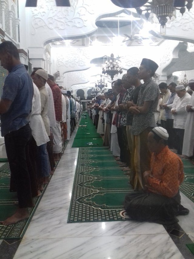 salat tarawih.jpg