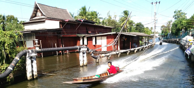 #2 Kings of the Canal on their Skimming Machines