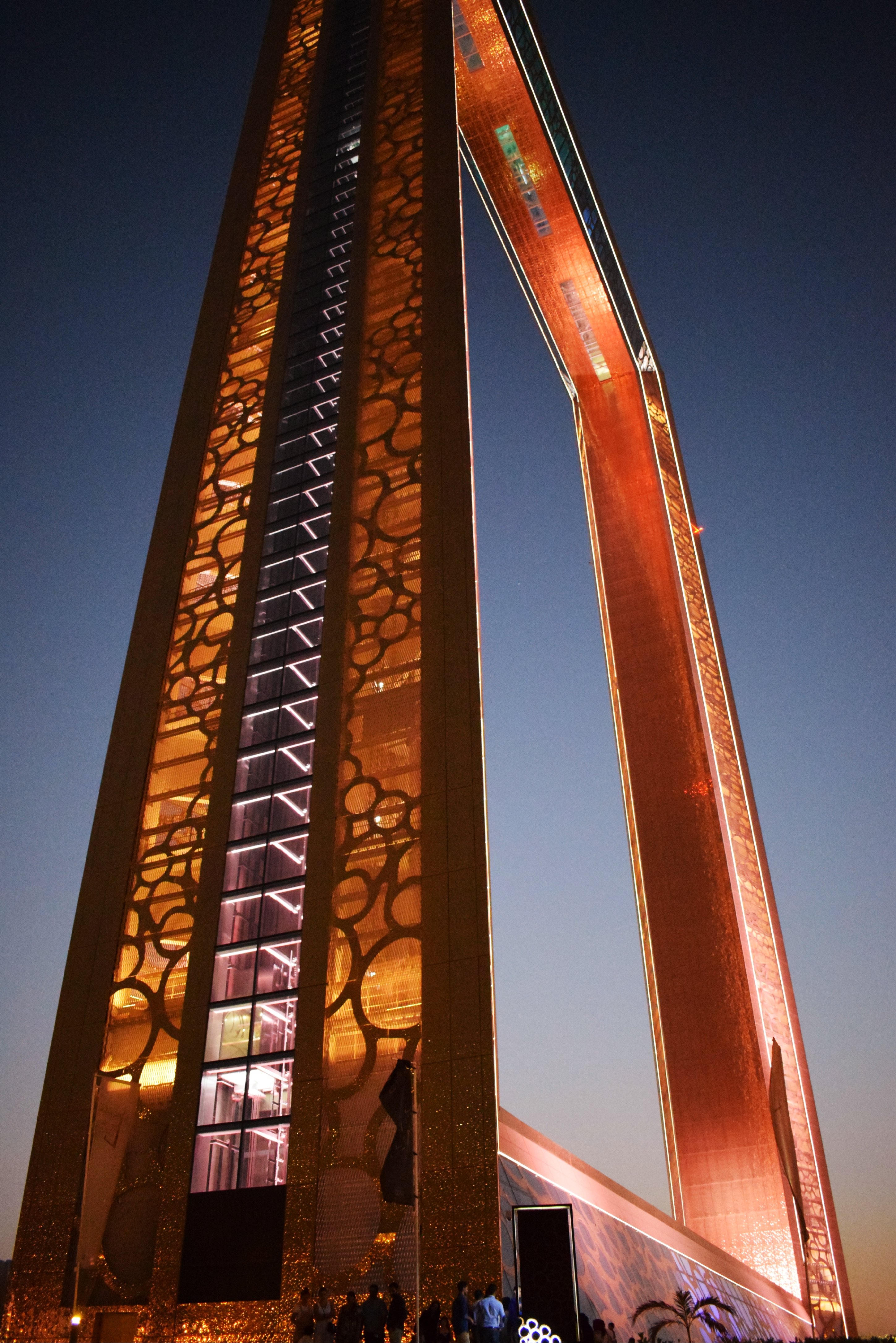 Dubai frame. Золотая арка Дубай. Дубай фрейм. Дубай фрейм музей. Смотровая площадка Dubai frame.