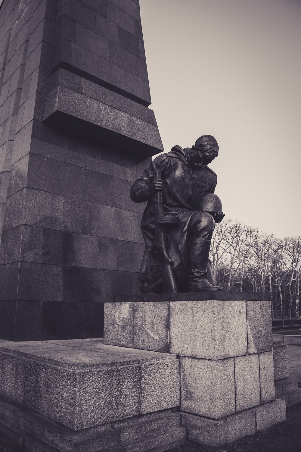 фото памятник в германии русскому солдату