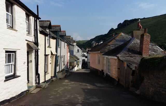 Port Isaac Main road.jpg
