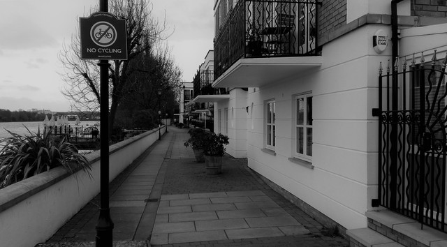 monomad  thames path.jpg