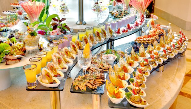 37447402-groups-of-buffet-food-in-the-restaurant.jpg