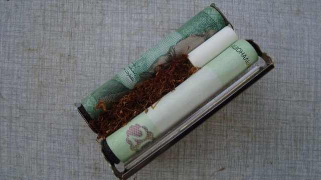 Как сделать самодельную сигару из бумаги Restoration of the cigarette-making machine with help of the twenty-hryvnia bank