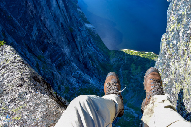 norway_lysefjord_2.jpg