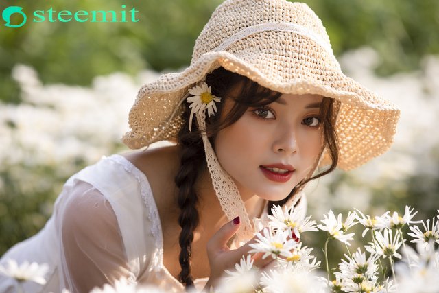 woman-6059236_1920.jpg