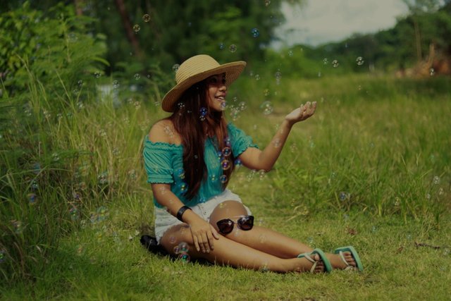 lady2-1787720_1280.jpg