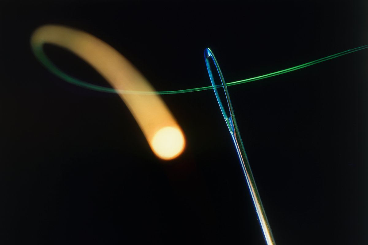 иголка с ниткой вектор. иголки собирать. иголка с ниткой. как складывать нить для вышивки. игла и нить.