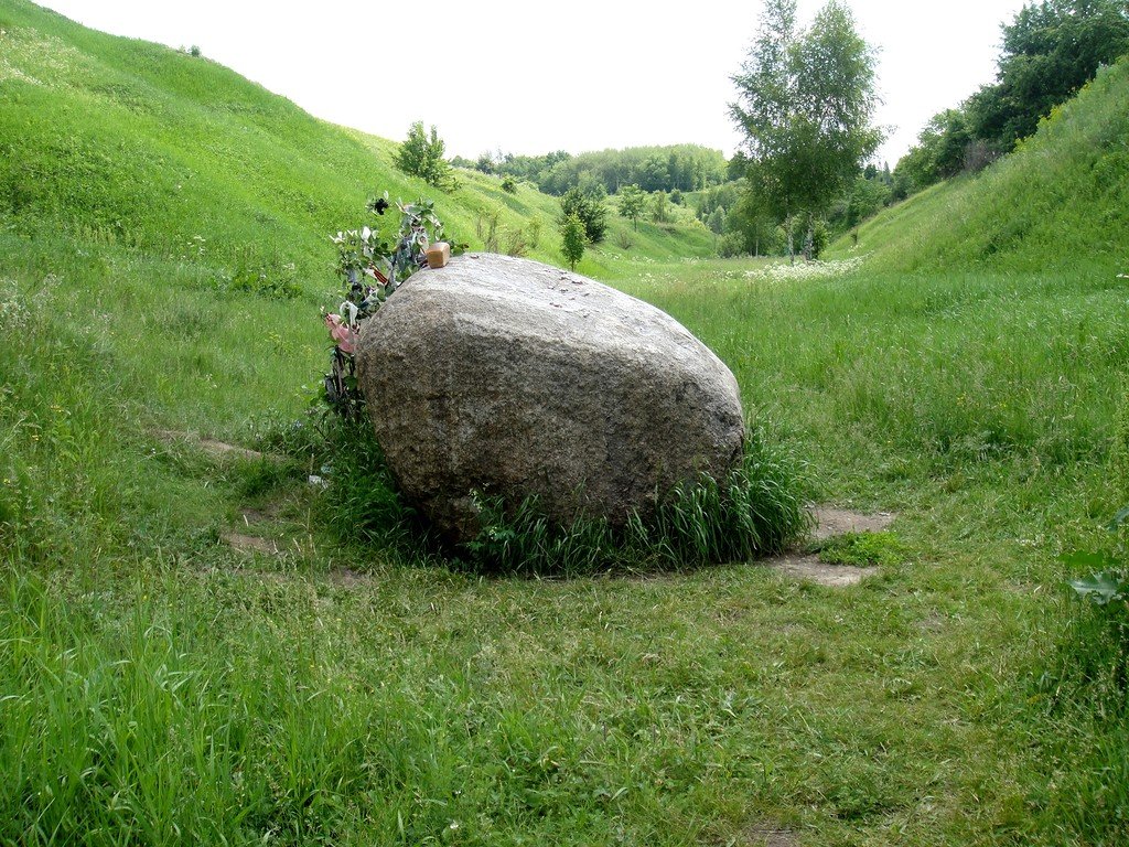 Городище камень