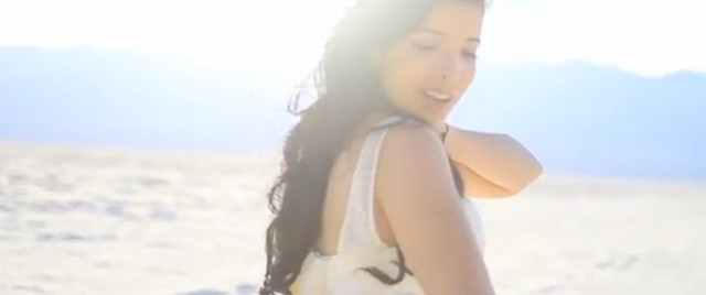 Clip-Indila-Youssouph-feat-Indila-Skalpovitch-Dreamin-noir-désir.jpg