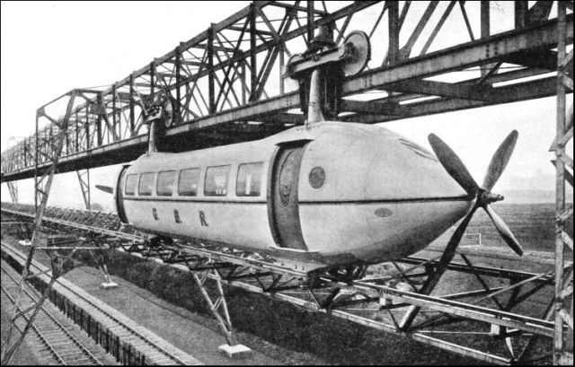 strange_monorail_concept__by_futurewgworker-d9hbq1k.jpg