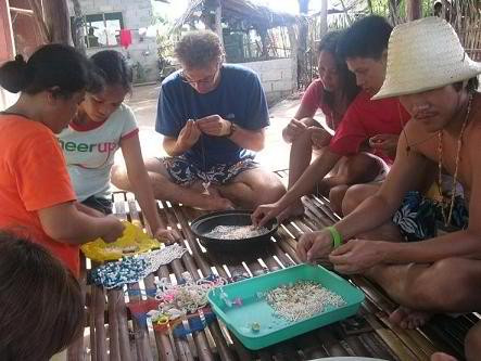 VAP_voluntary_workcamp_WIP_Philippines_08_-_shell_craft_making.jpg