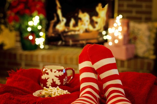 socks-g446168f88_1920.jpg