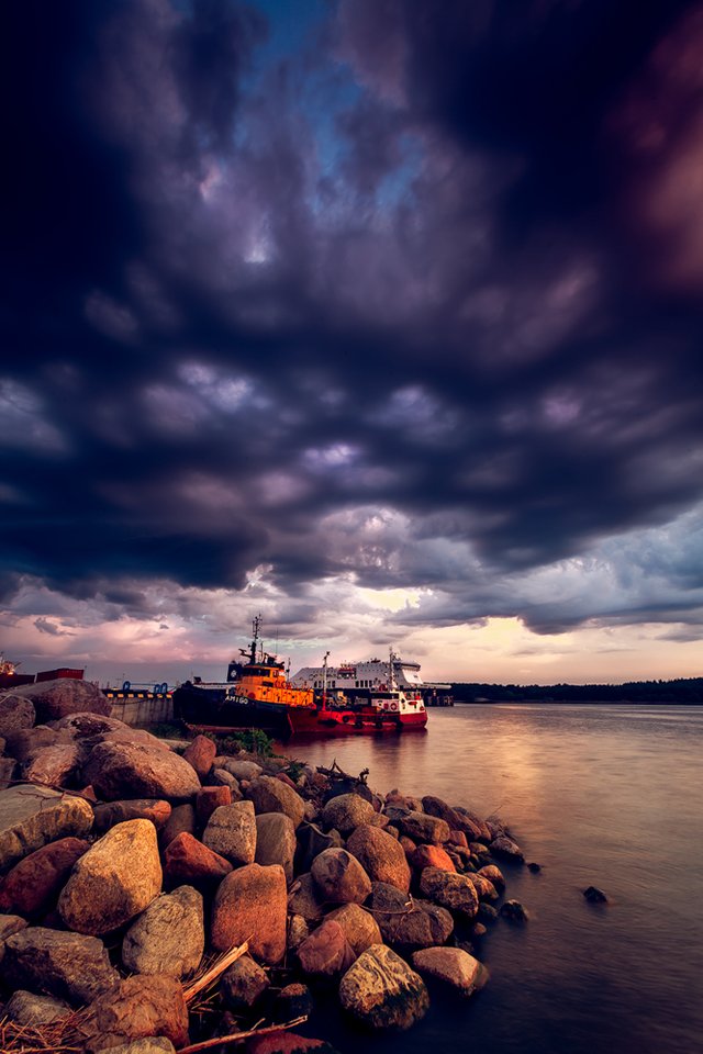 Under-the-heavy-skies.jpg