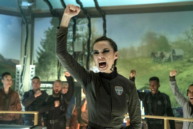 Expanse Woman Yes.jpg