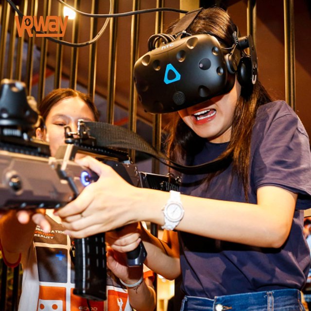 Aaa vr cinema cardboard. VR кинотеатр. Стрельба VR. VR игрок. VR ружье.