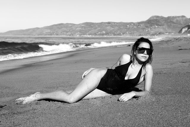 Laura_DS_Beach_4U1A0809_crpt_WEB.jpg