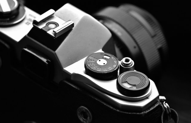 Pentax Asahi camera bw 2.jpg